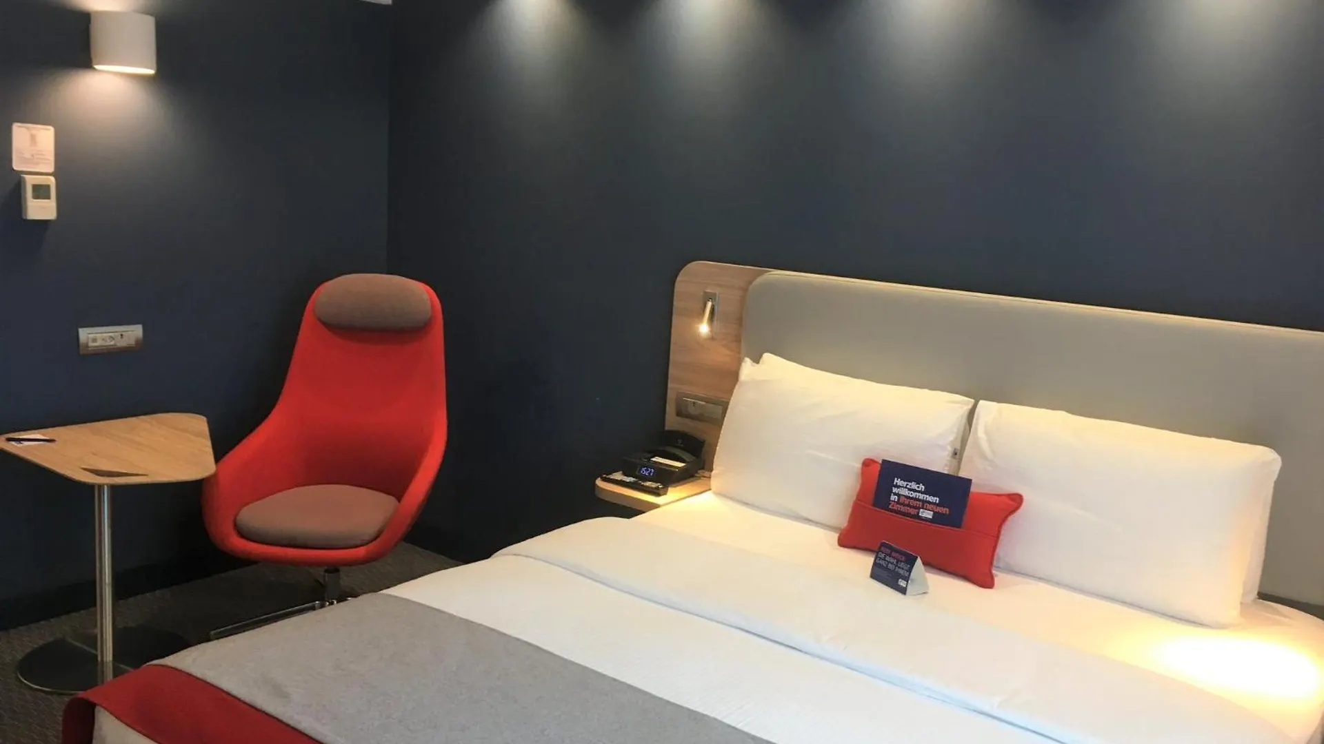 Hotel Holiday Inn Express Zuerich Airport By Ihg Rümlang