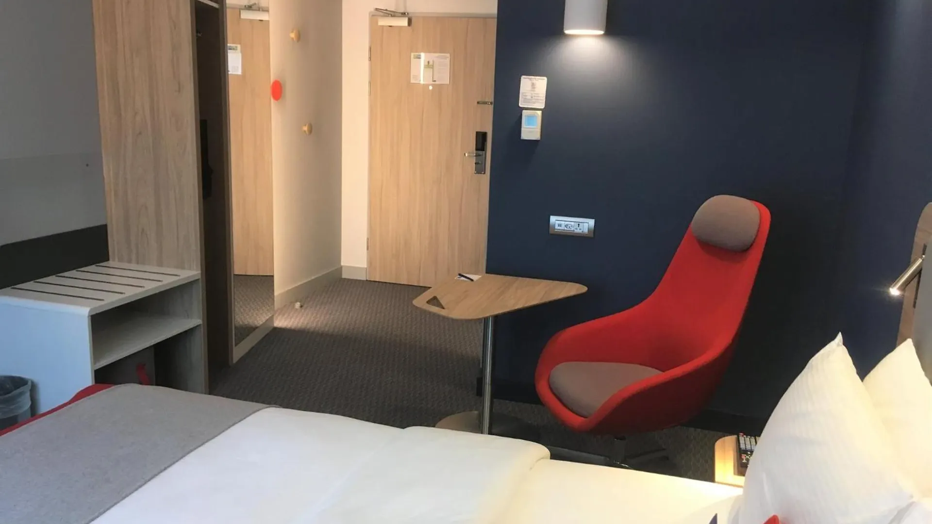 Holiday Inn Express Zuerich Airport By Ihg Rümlang Hotel